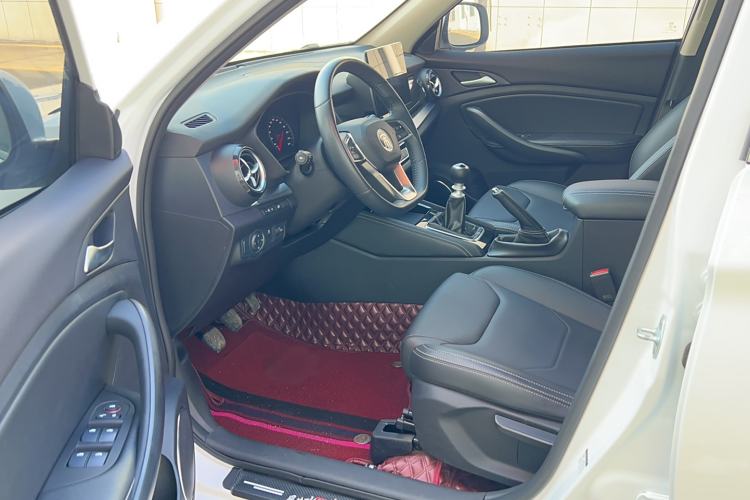 Used BYD Song 2021 Classic Edition 1.5T Manual Luxury Model Interior 1