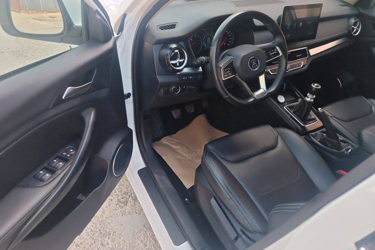 Used BYD Song 2021 Classic Edition 1.5T Manual Luxury Model Interior 2