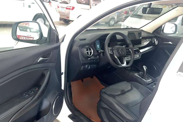 Used BYD Song 2021 Classic Edition 1.5T Automatic Elite Model Interior 2