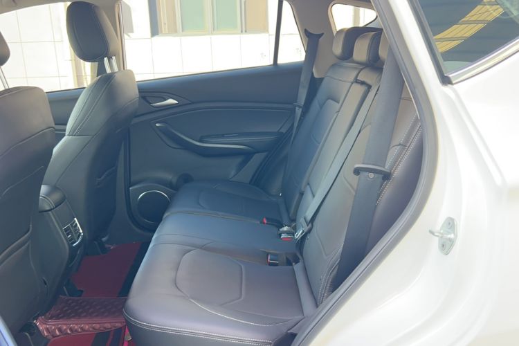 Used BYD Song 2021 Classic Edition 1.5T Manual Luxury Model Interior 2