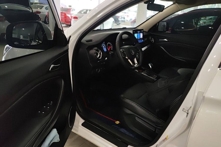 Used BYD Song 2021 Classic Edition 1.5T Automatic Elite Model Interior 3