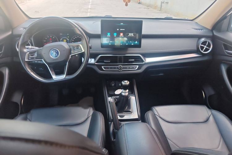 Used BYD Song 2021 Classic Edition 1.5T Manual Luxury Model Interior 3