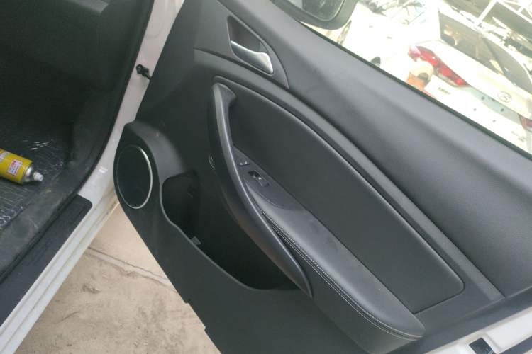 Used BYD Song 2021 Classic Edition 1.5T Automatic Elite Model Interior 5