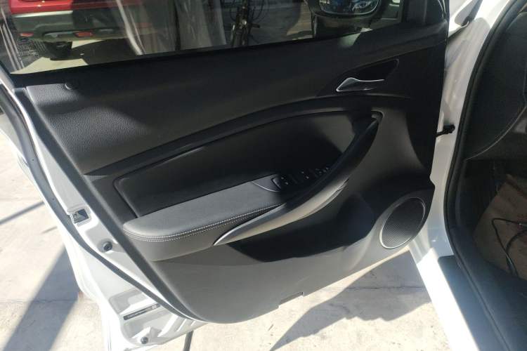 Used BYD Song 2021 Classic Edition 1.5T Automatic Elite Model Interior 7