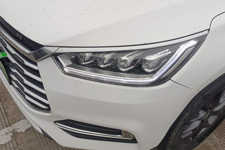 Used BYD Song 2021 Classic Edition 1.5T Automatic Luxury Model Left Front Headlight