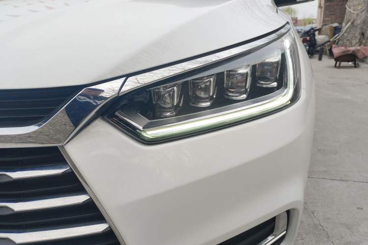 Used BYD Song 2021 Classic Edition 1.5T Automatic Luxury Model Left Front Headlight