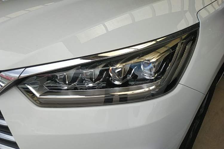 Used BYD Song 2021 Classic Edition 1.5T Manual Luxury Model Left Front Headlight