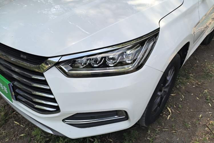Used BYD Song 2021 Classic Edition 1.5T Automatic Luxury Model Left Front Headlight