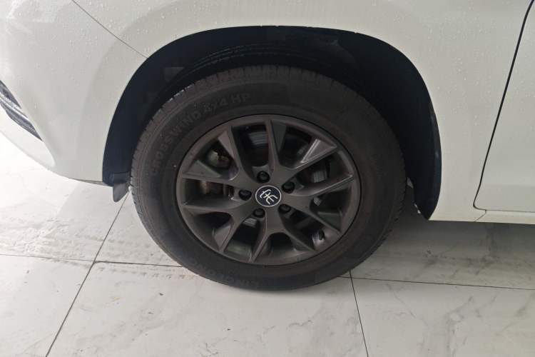 Used BYD Song 2021 Classic Edition 1.5T Automatic Elite Model Left Front Wheel Hub