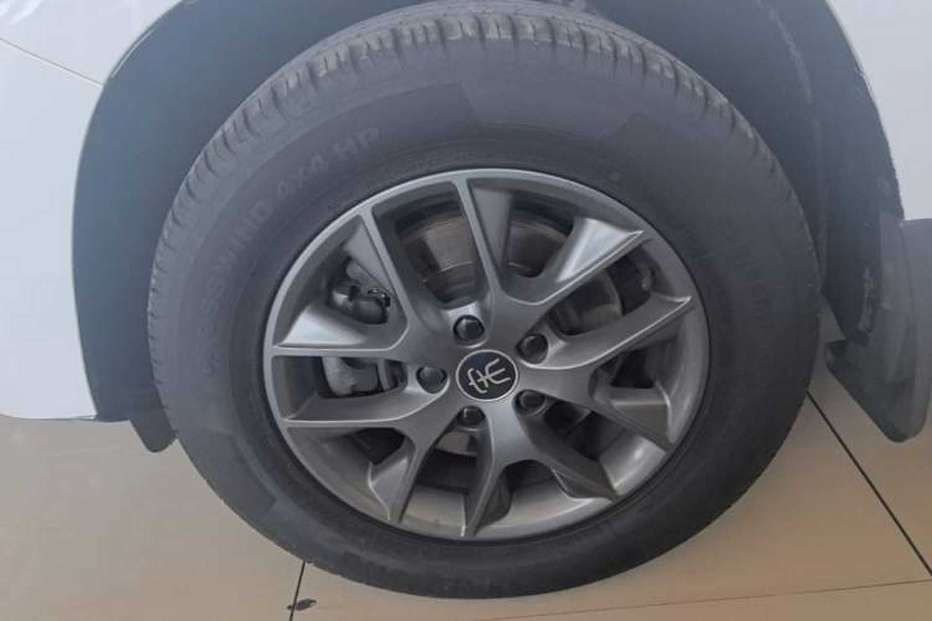 Used BYD Song 2021 Classic Edition 1.5T Automatic Elite Model Left Front Wheel Hub