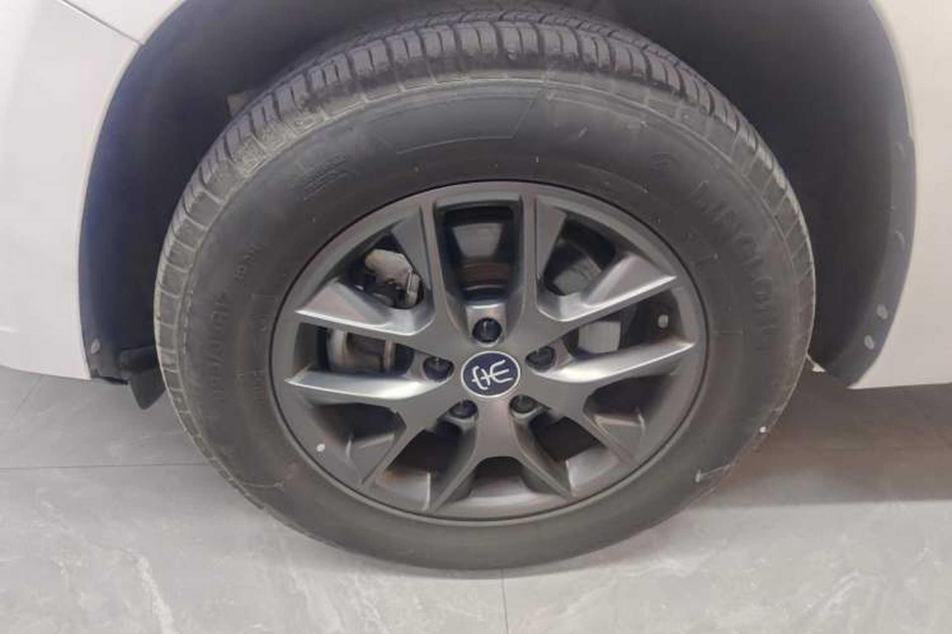 Used BYD Song 2021 Classic Edition 1.5T Automatic Elite Model Left Front Wheel Hub