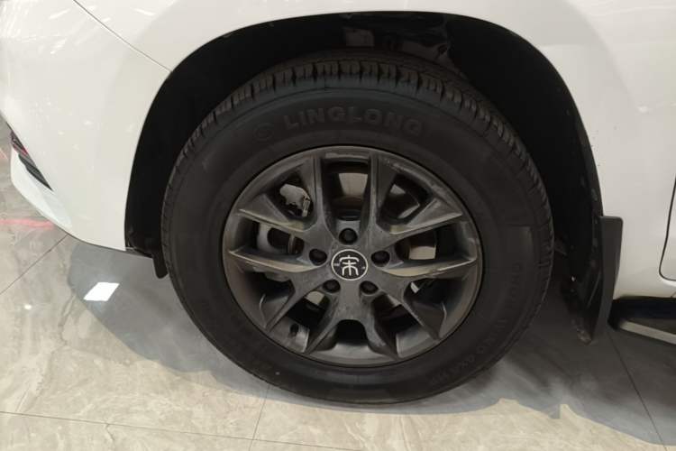 Used BYD Song 2021 Classic Edition 1.5T Automatic Elite Model Left Front Wheel Hub