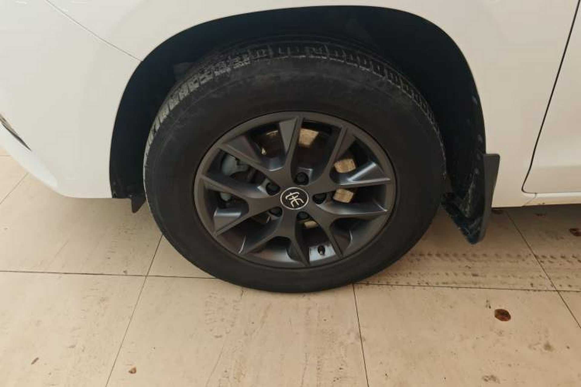 Used BYD Song 2021 Classic Edition 1.5T Automatic Luxury Model Left Front Wheel Hub