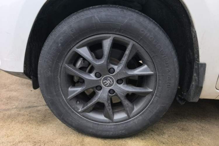 Used BYD Song 2021 Classic Edition 1.5T Automatic Luxury Model Left Front Wheel Hub