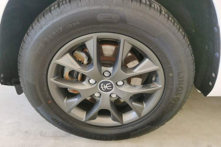 Used BYD Song 2021 Classic Edition 1.5T Automatic Luxury Model Left Front Wheel Hub