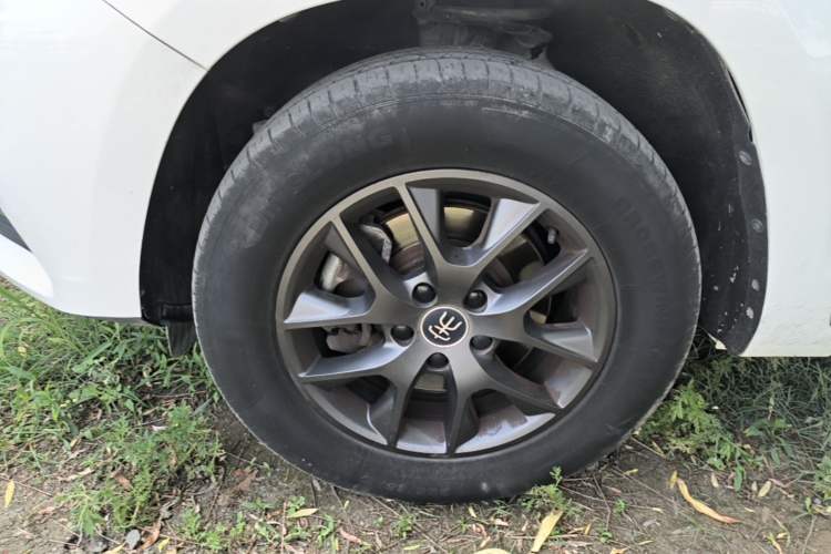 Used BYD Song 2021 Classic Edition 1.5T Automatic Luxury Model Left Front Wheel Hub
