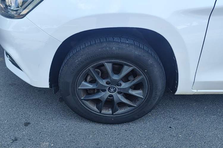 Used BYD Song 2021 Classic Edition 1.5T Automatic Elite Model Left Front Wheel Hub