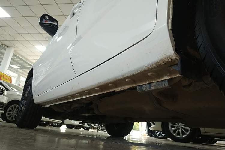 Used BYD Song 2021 Classic Edition 1.5T Automatic Elite Model Left Side Sill