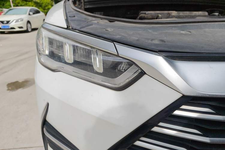 Used BYD Song 2021 Classic Edition 1.5T Automatic Elite Model Right Front Headlight