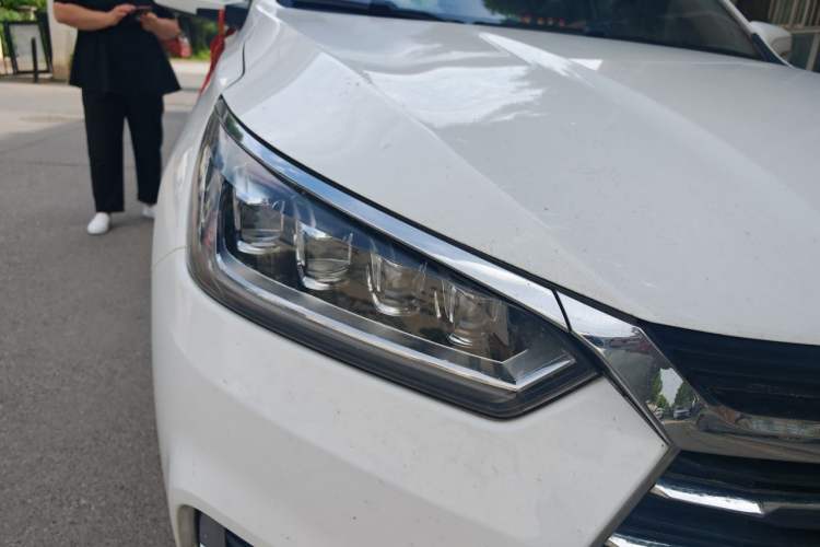 Used BYD Song 2021 Classic Edition 1.5T Automatic Luxury Model Right Front Headlight