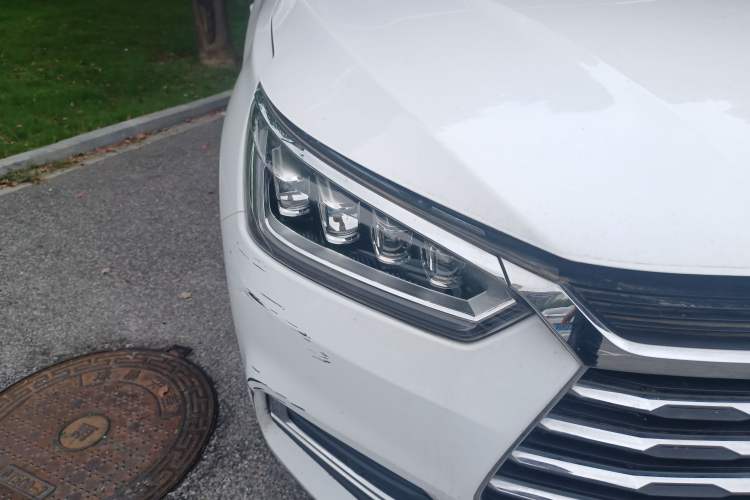 Used BYD Song 2021 Classic Edition 1.5T Manual Luxury Model Right Front Headlight