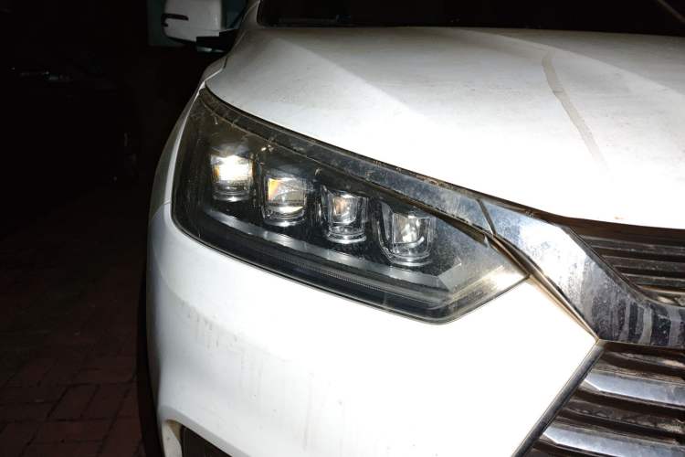 Used BYD Song 2021 Classic Edition 1.5T Automatic Elite Model Right Front Headlight
