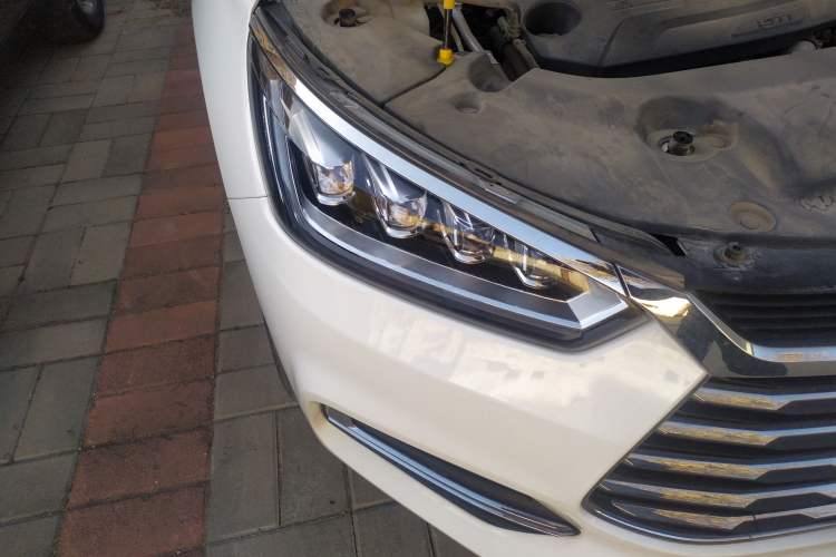 Used BYD Song 2021 Classic Edition 1.5T Automatic Elite Model Right Front Headlight