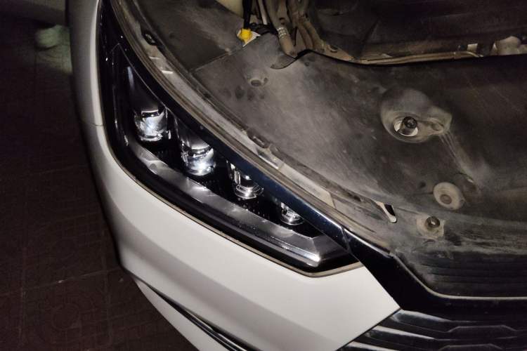 Used BYD Song 2021 Classic Edition 1.5T Automatic Elite Model Right Front Headlight