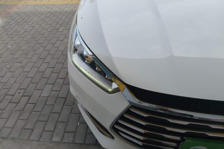 Used BYD Song 2021 Classic Edition 1.5T Manual Luxury Model Right Front Headlight