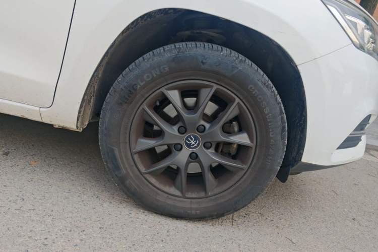 Used BYD Song 2021 Classic Edition 1.5T Automatic Luxury Model Right Front Wheel Hub