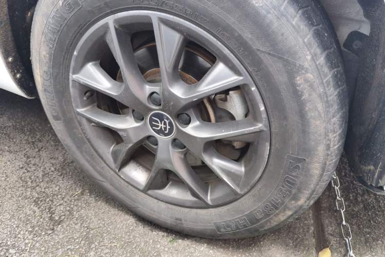 Used BYD Song 2021 Classic Edition 1.5T Automatic Elite Model Right Front Wheel Hub