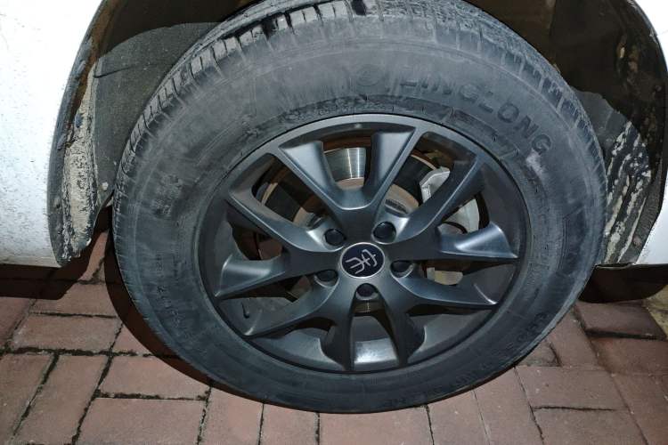Used BYD Song 2021 Classic Edition 1.5T Automatic Elite Model Right Front Wheel Hub