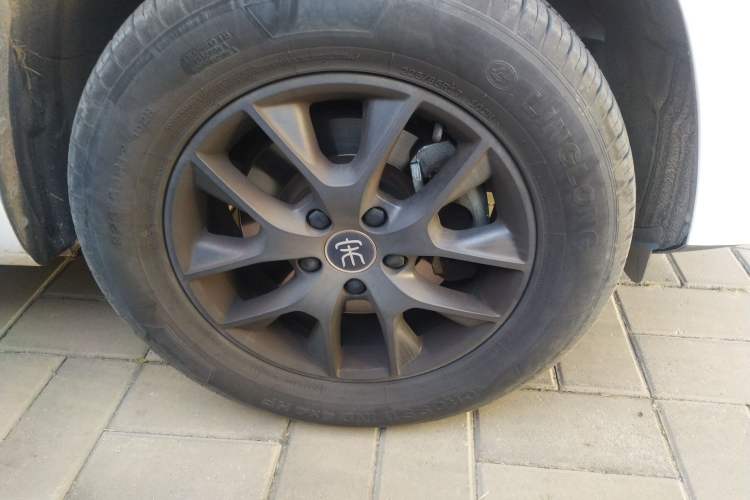 Used BYD Song 2021 Classic Edition 1.5T Automatic Elite Model Right Front Wheel Hub