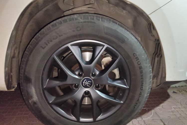 Used BYD Song 2021 Classic Edition 1.5T Automatic Elite Model Right Front Wheel Hub