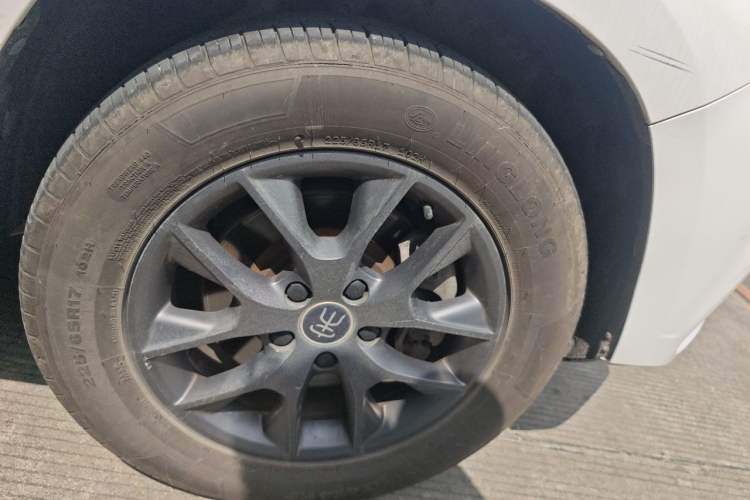 Used BYD Song 2021 Classic Edition 1.5T Automatic Elite Model Right Front Wheel Hub