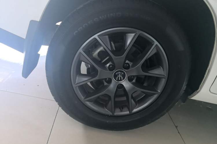Used BYD Song 2021 Classic Edition 1.5T Automatic Elite Model Right Rear Wheel Hub