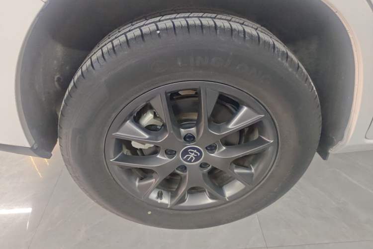 Used BYD Song 2021 Classic Edition 1.5T Automatic Elite Model Right Rear Wheel Hub