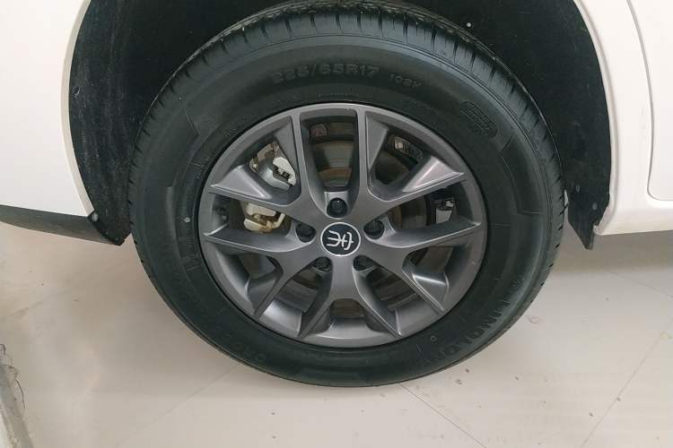 Used BYD Song 2021 Classic Edition 1.5T Automatic Elite Model Right Rear Wheel Hub