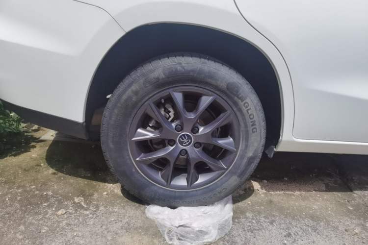 Used BYD Song 2021 Classic Edition 1.5T Automatic Elite Model Right Rear Wheel Hub