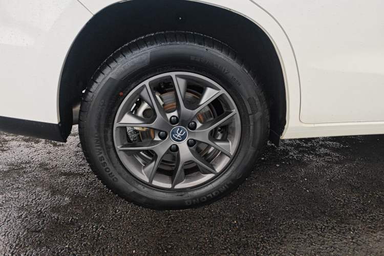 Used BYD Song 2021 Classic Edition 1.5T Automatic Elite Model Right Rear Wheel Hub