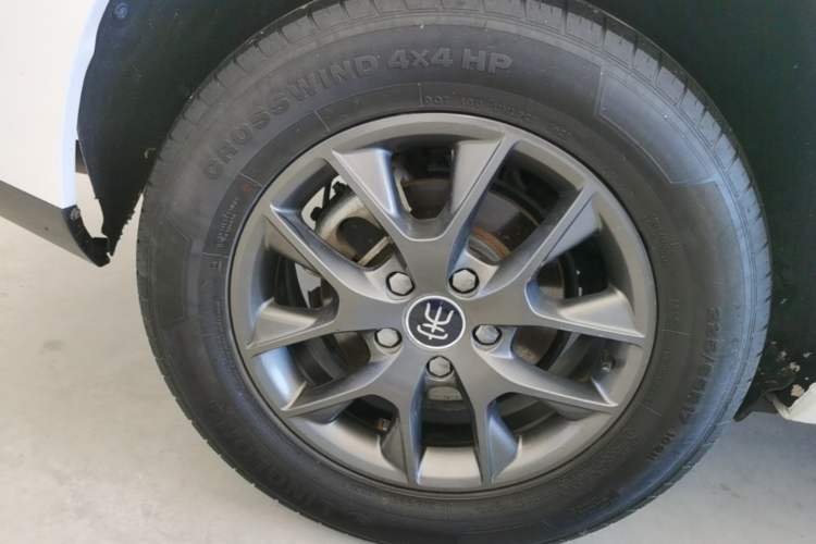 Used BYD Song 2021 Classic Edition 1.5T Automatic Luxury Model Right Rear Wheel Hub