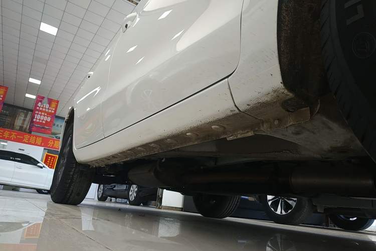 Used BYD Song 2021 Classic Edition 1.5T Automatic Elite Model Right Side Sill