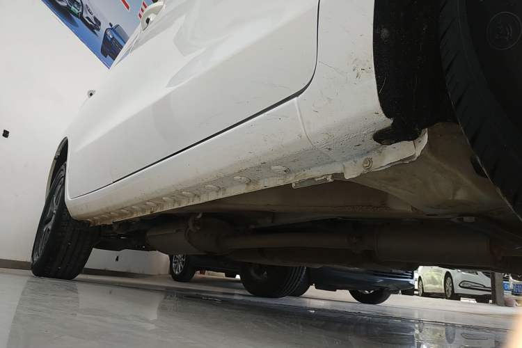 Used BYD Song 2021 Classic Edition 1.5T Automatic Elite Model Right Side Sill