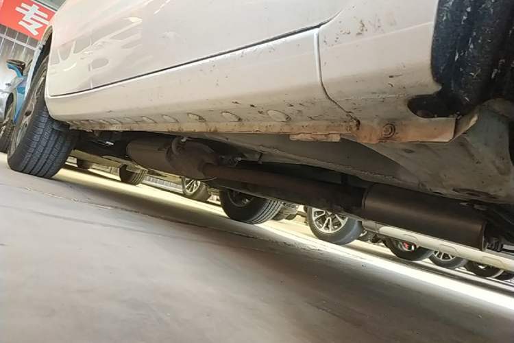 Used BYD Song 2021 Classic Edition 1.5T Manual Luxury Model Right Side Sill