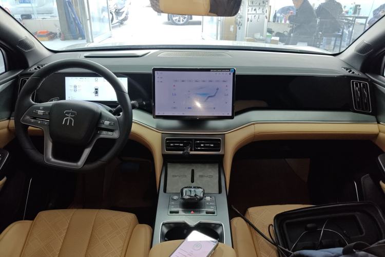 Used BYD Song L DM-i 2025 Intelligent Driving Version 112 km Leading Trim Center Console