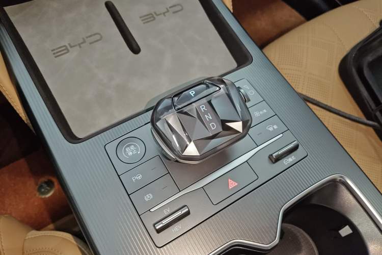 Used BYD Song L DM-i 2025 Intelligent Driving Version 112 km Leading Trim Gear Lever