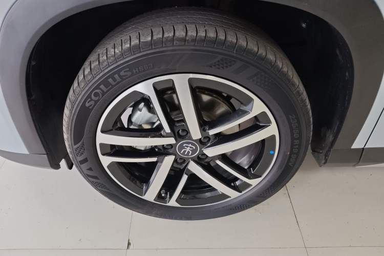 Used BYD Song L DM-i 2025 Intelligent Driving Version 112 km Leading Trim Left Front Wheel Hub