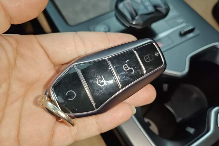 Used BYD Song L DM-i 2025 Intelligent Driving Version 112 km Leading Trim Vehicle Key
