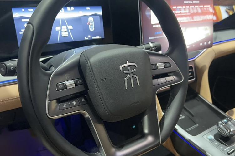 Used BYD Song L DM-i 2024 160 km Excellence Version Interior 1