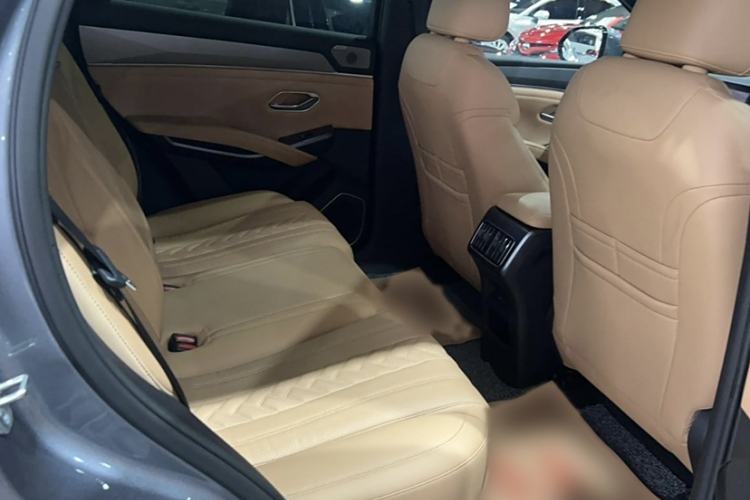 Used BYD Song L DM-i 2024 160 km Excellence Version Interior 10